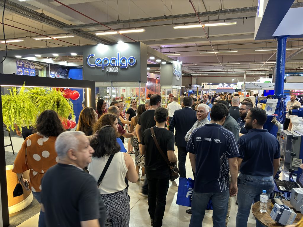 A QG Business é uma empresa consolidada com mais de 30 anos de atuação no mercado de produção e promoção de feiras, fóruns, seminários, exposições, eventos corporativos pontuais e eventos regionais. Nossa trajetória é marcada pelo compromisso em oferecer soluções estratégicas e acessíveis, conectando empresas e profissionais a oportunidades de negócios em âmbito regional.